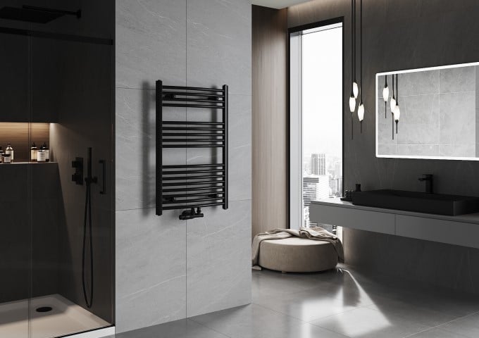 nowoczesna łazienka z granatową ścianą