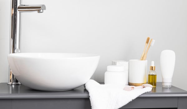 Wysoko czy klasycznie? Baterie umywalkowe wysokie.