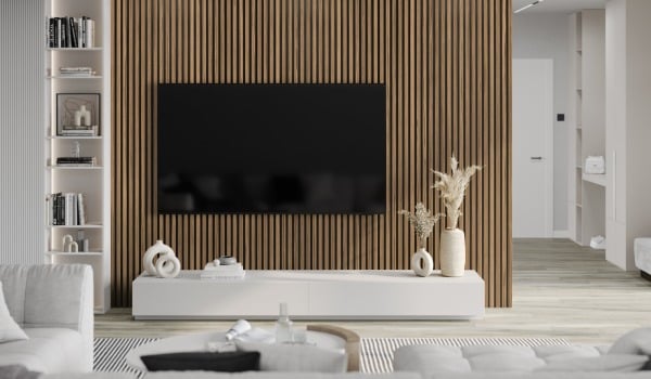 Salon z lamelami na ścianie