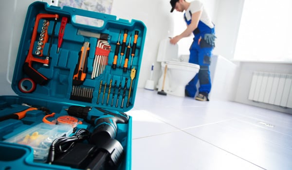 Jak zamontować miskę WC?